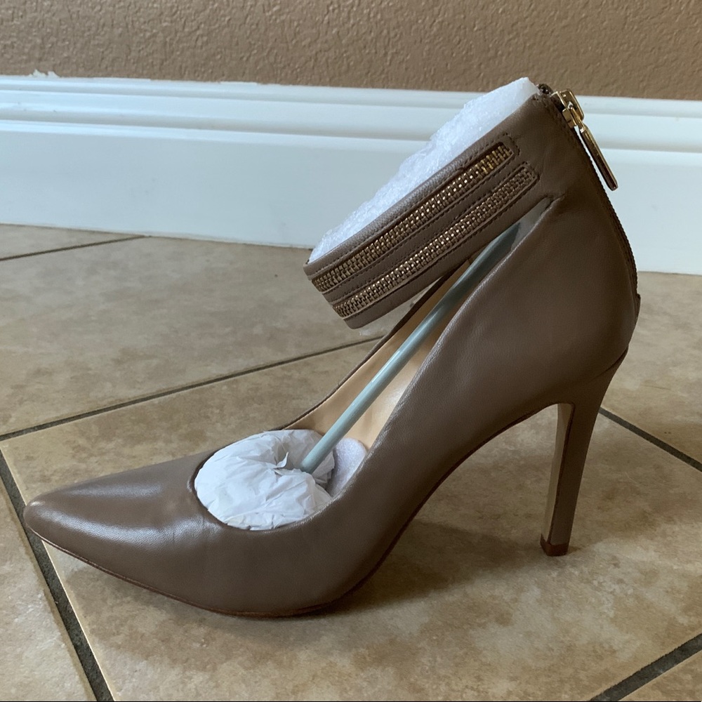 Banana Republic Tan Pump Heels